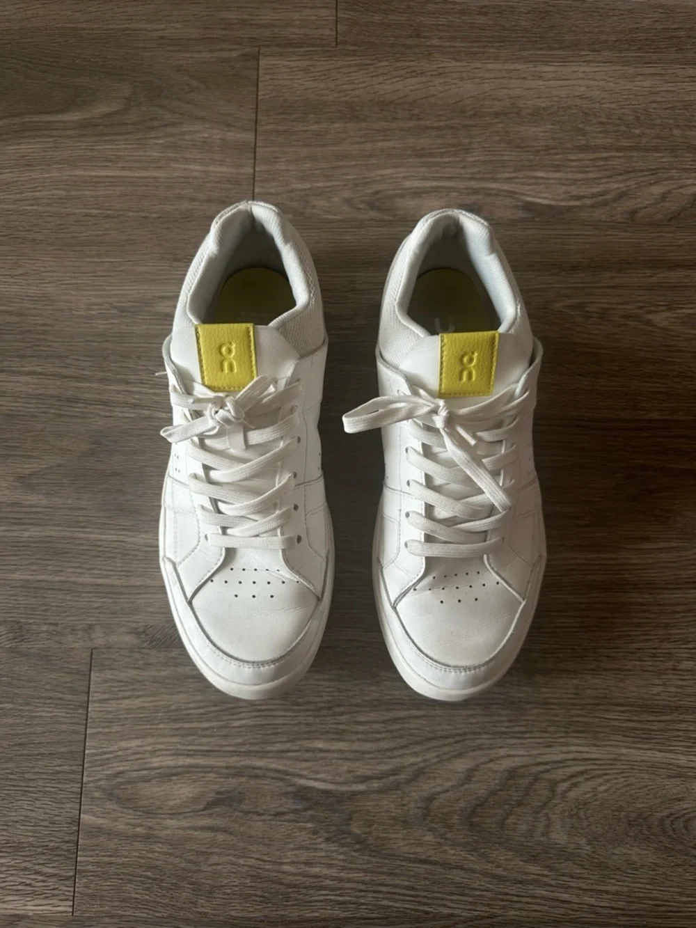 On Cloud x The Roger Men's White Sneakers - Picture 2 of 8